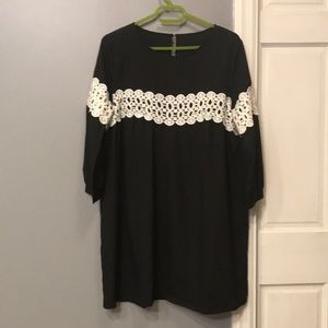 🔹BOGO🔹 Black shift with lace detail